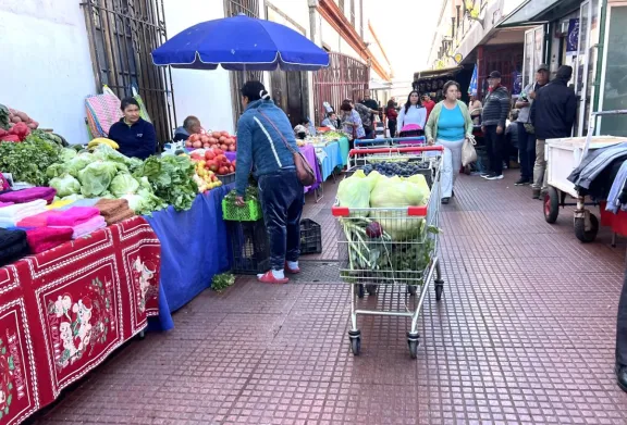 "Podría dar resultado": Evalúan cierre perimetral de La Recova para erradicar ambulantes e incivilidades