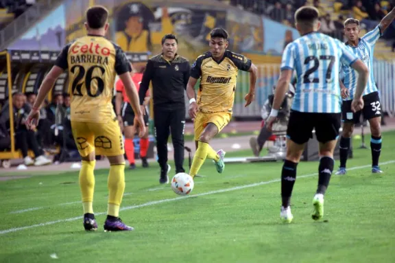 Con polémico gol anulado, Coquimbo Unido cayó ante Racing por la Copa Sudamericana