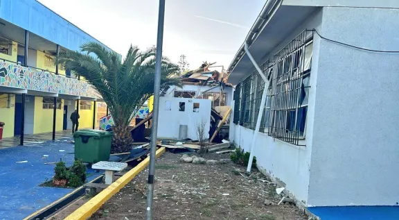 Profesora resultó con el 45% de su cuerpo quemado tras explosión en liceo de Los Vilos