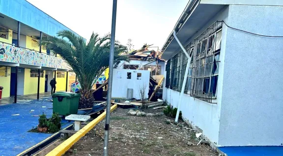 Liceo de Los Vilos se mantiene cerrado mientras profesora lucha por su recuperación en la capital