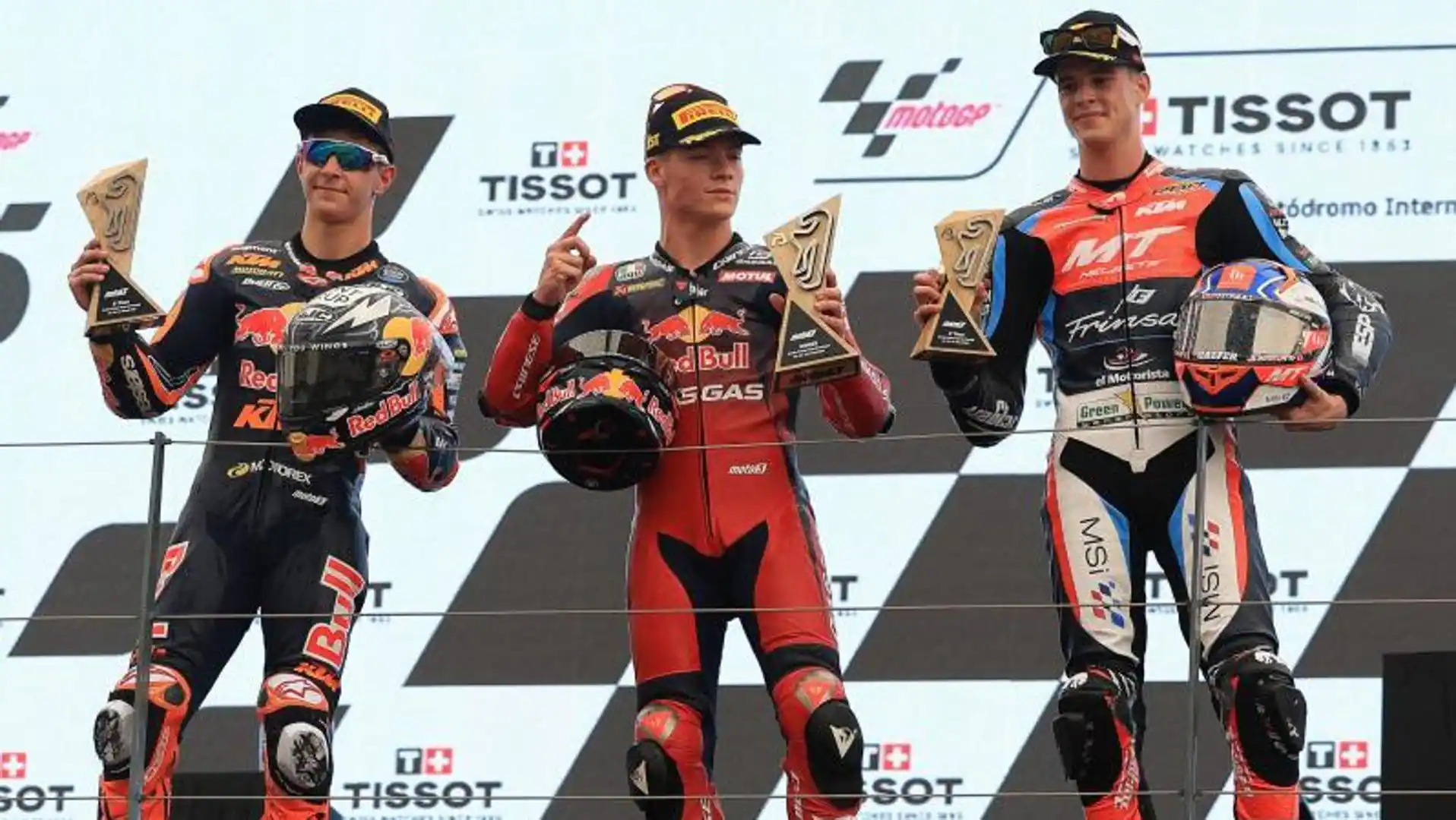 Dani Holgado, victoria y liderato en Moto3
