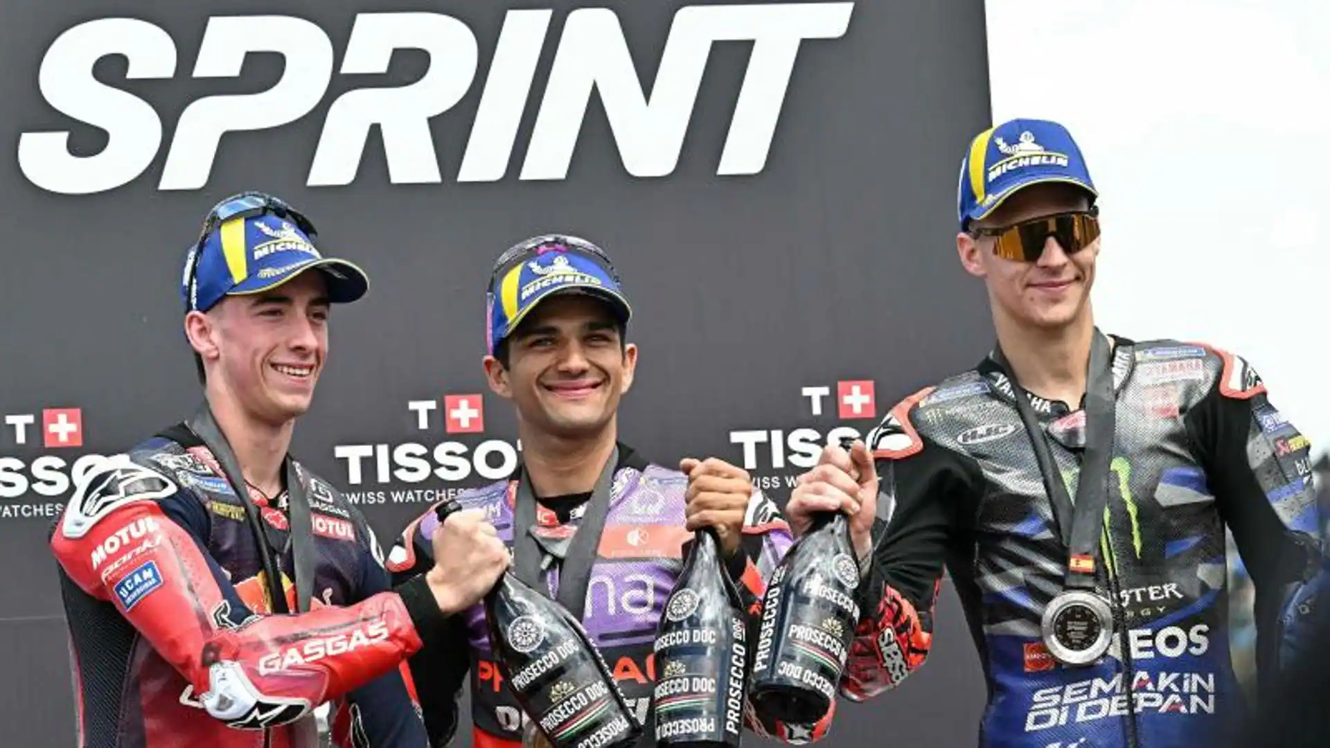 Jorge Martín triunfa en un sprint caótico en Jerez