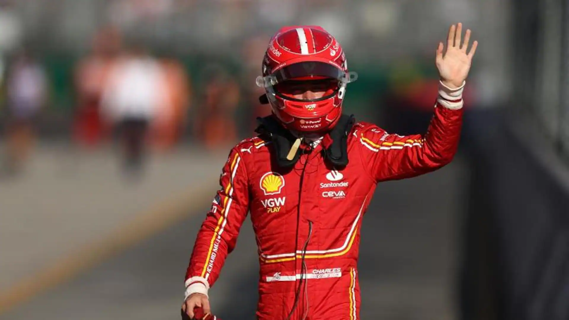 Sainz sonríe en una nueva jornada de gloria para Verstappen