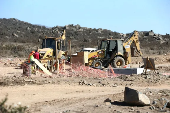 Hallazgo arqueológico en Av. Panorámica: Serviu afirma que paralizó obras, pero fundación lo desmiente