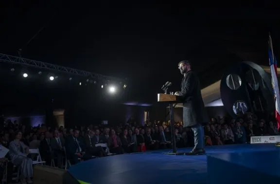 Gabriel Boric: "La prensa debe incomodar al poder y debo decir que me ha incomodado"