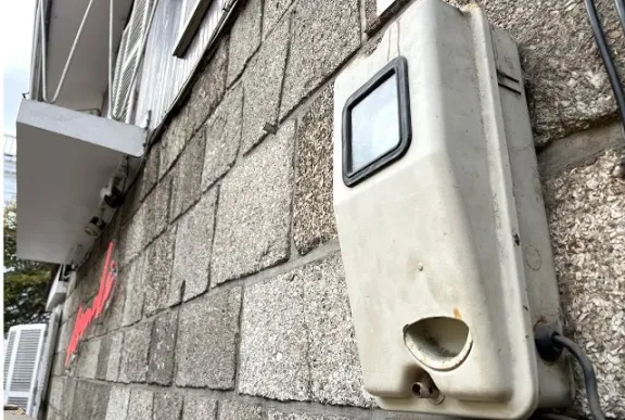 Imponen millonarias multas a CGE por cobros erróneos a casi 400 clientes de la zona
