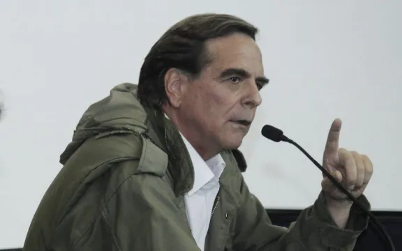 Expulsan a Felipe Berríos de la Compañía de Jesús y le prohíben contacto con menores de edad