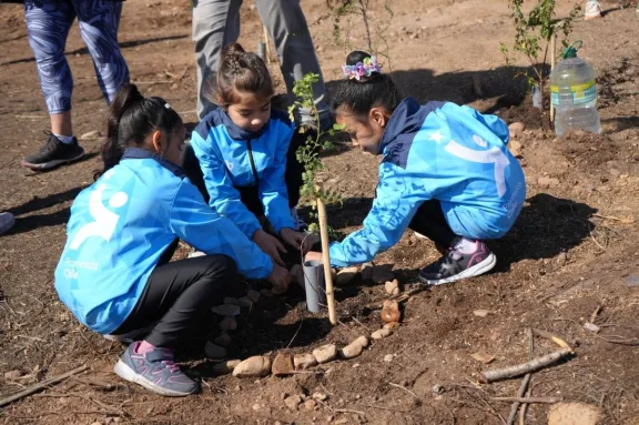 Deportistas y vecinos inician reforestación del Parque Cendyr La Serena
