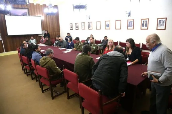 “No trabajamos dos años para volver a foja cero”: Tensa reunión con locatarios del Mercado