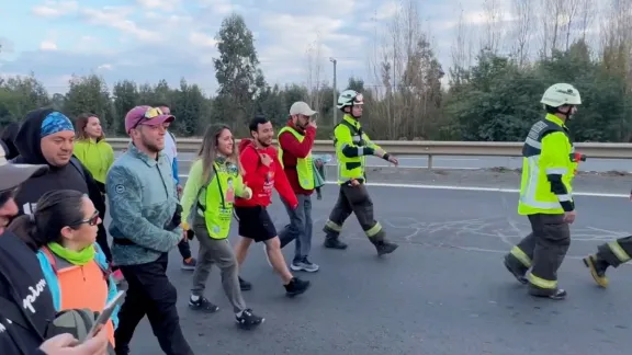 La travesía de Camila Gómez: Madre recorre 1.300 kilómetros a pie para salvar a su hijo con distrofia