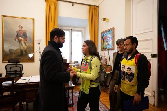“Mi hijo siempre sabrá que nació en un pueblo solidario”: Mamá de Tomás Ross llegó a La Moneda