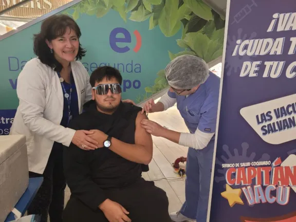 Refuerzan punto de vacunación en centros comerciales de Coquimbo