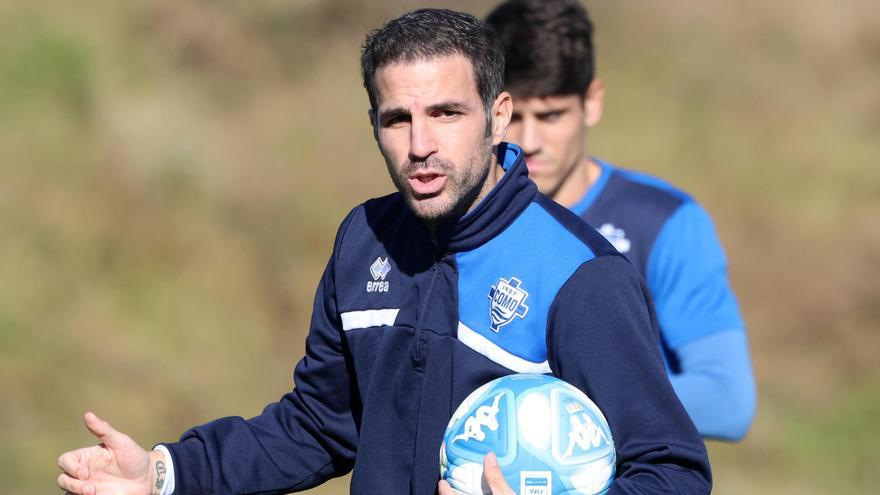 Cesc Fàbregas dirigiendo un entrenamiento del Como