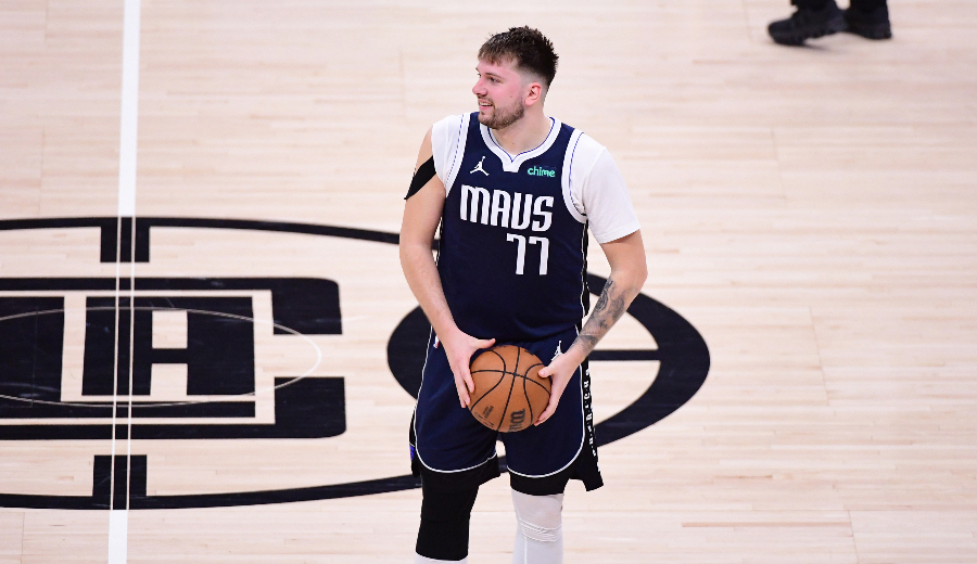 La mejor actuación de Luka Doncic deja a Dallas a un triunfo de las Semifinales de Conferencia