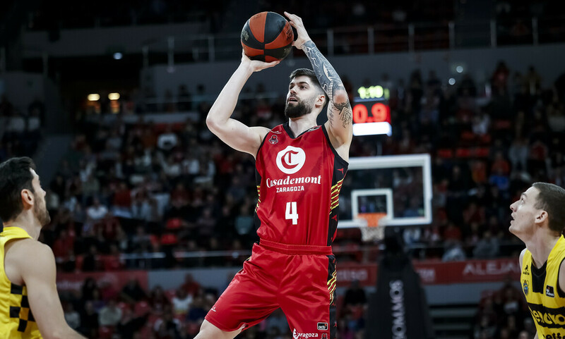 Santi Yusta amplía su contrato con el Casademont Zaragoza