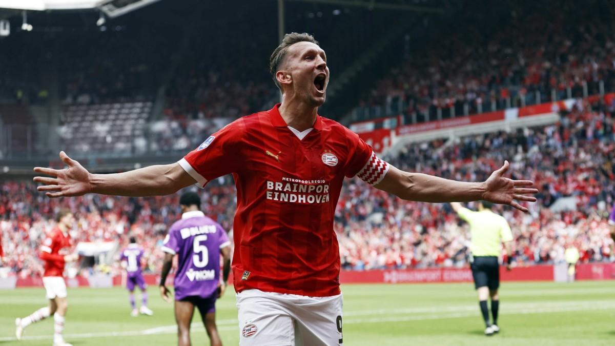 Luuk de Jong celebra un gol