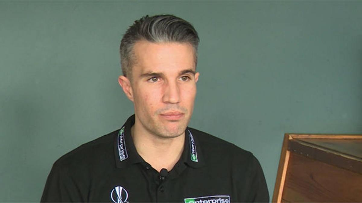 Van Persie seguirá su etapa como entrenador en la Eredivisie
