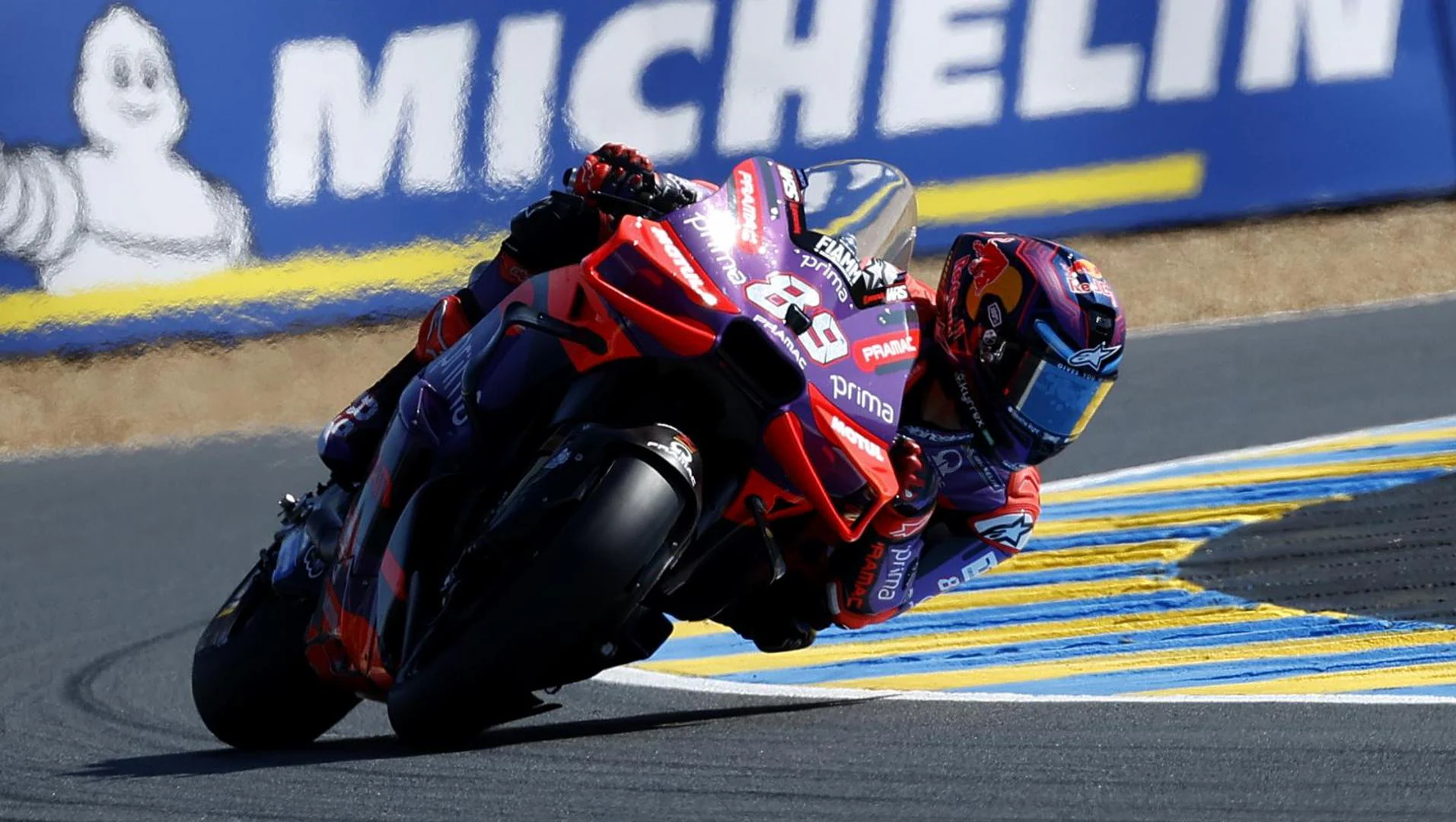 Jorge Martín habla en la pista y Marc Márquez se complica la vida