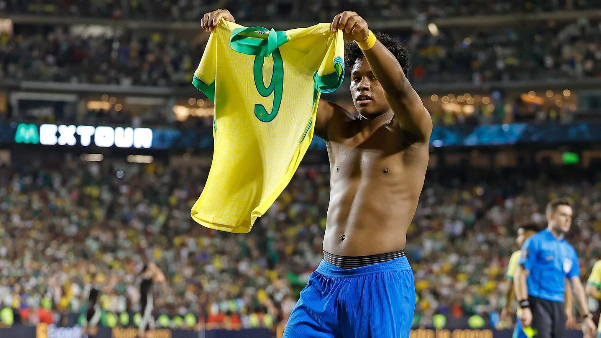 Endrick celebra el tanto que le dio la victoria a Brasil