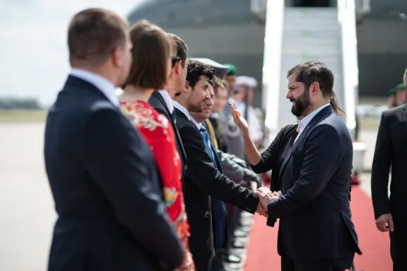 Boric inicia gira por Europa con foco en inversión, derechos humanos y educación