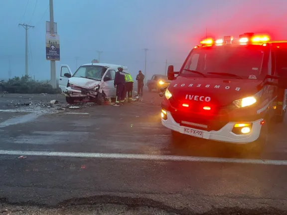 Ahora: Rescatan a persona atrapada en accidente vehicular ocurrido esta mañana en Guanaqueros