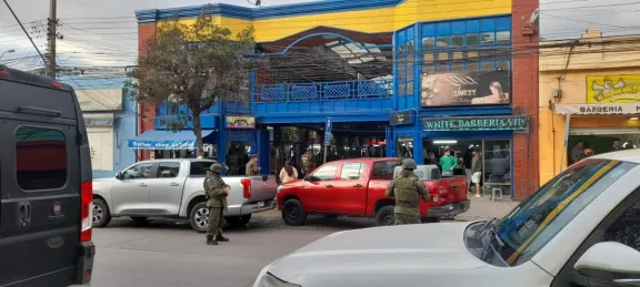 Hallan droga en barbería tras nuevo operativo policial en la Galería Azul de Ovalle