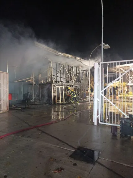 Instruyen diligencias para investigar causa de incendio que consumió plaza de abastos de Illapel