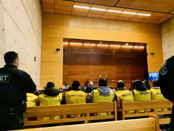 Decretan prisión preventiva para tres gendarmes por tráfico de armas al interior de la cárcel