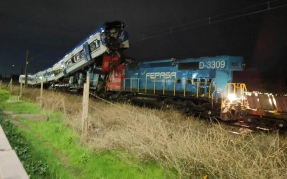 Dos fallecidos y nueve heridos deja impactante choque de trenes en San Bernardo
