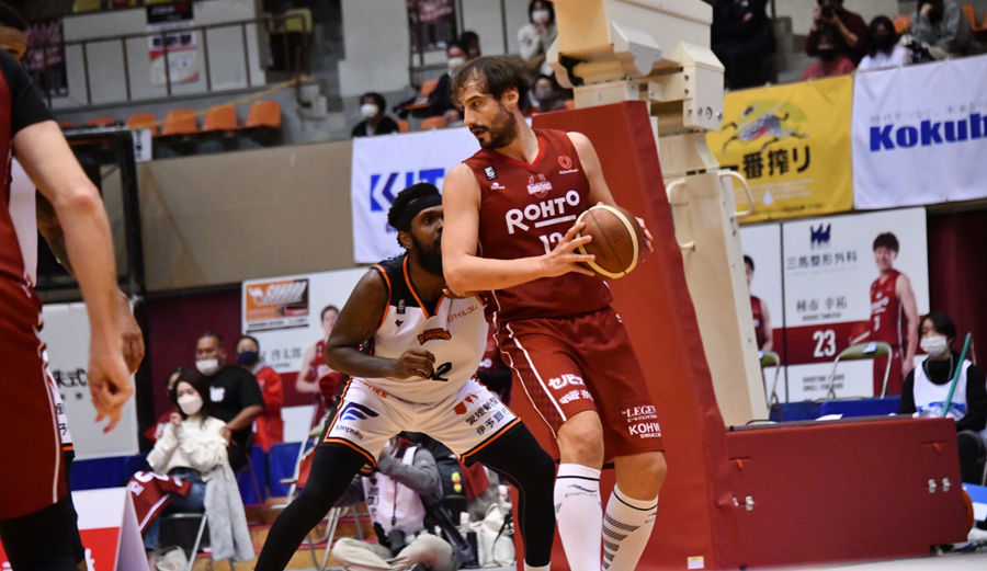 David Doblas renueva su contrato en Japón y seguirá jugando a los 43 años