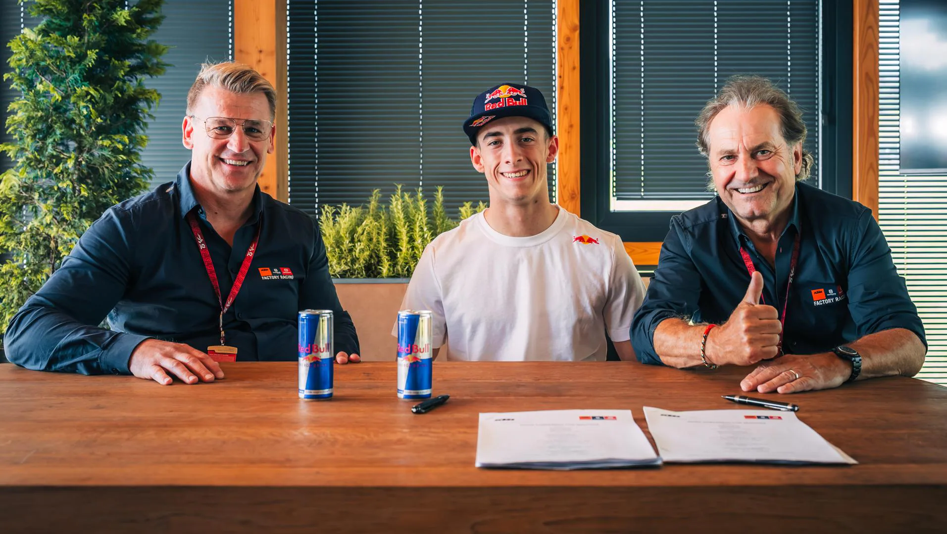 Pedro Acosta renueva con KTM y asciende al equipo oficial
