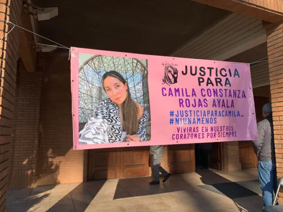 Familia y amigos de Camila Rojas exigen justicia tras brutal crimen a manos de vecino en La Serena