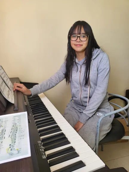 Karla Pinto destaca en la Escuela de Talentos a través de su versatilidad
