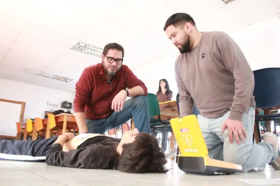 Establecimientos Educacionales de La Serena cuentan con desfibriladores automáticos para enfrentar emergencias en el aula