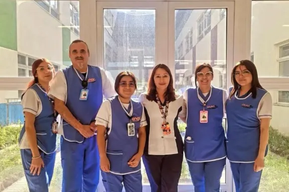 El Flaco celebra éxito en su carrera: Avanza como Técnico en Enfermería Nivel Superior