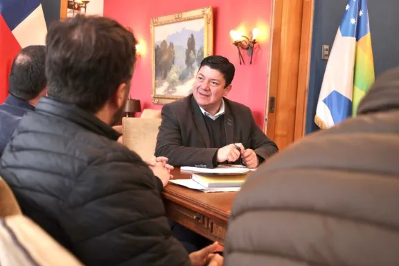 Wladimir Pleticosic reestructura el equipo de gobernadora Krist Naranjo y acelera firmas