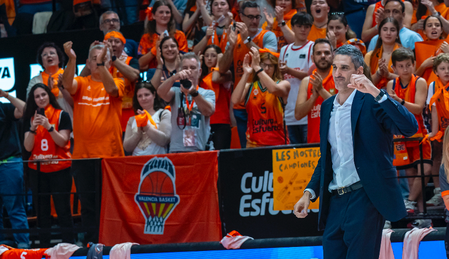 Entrevista a Rubén Burgos: Valencia, triplete, gestión...