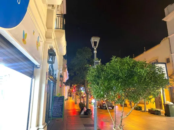 Escasa iluminación en el centro de La Serena preocupa a trabajadores y transeúntes