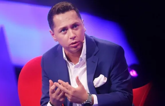 "Díganme, cómo renuncio": Karol Lucero se defiende tras críticas por dichos sobre Felipe Camiroaga