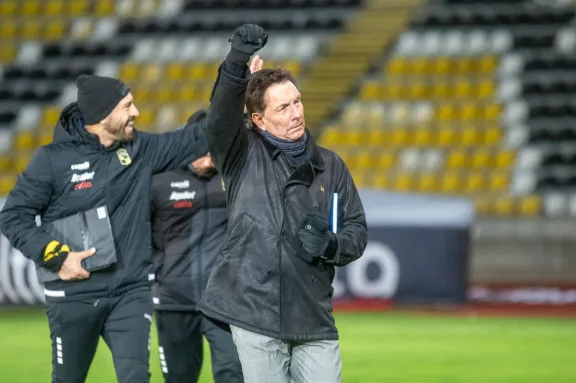 “No les arbitran así”: Técnico “Nano” Díaz apunta sus dardos contra los clubes grandes