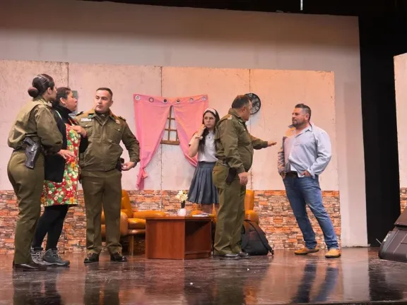 “Intramuro”, obra con la cual Carabineros busca generar conciencia en torno a la prevención de drogas y violencia intrafamiliar