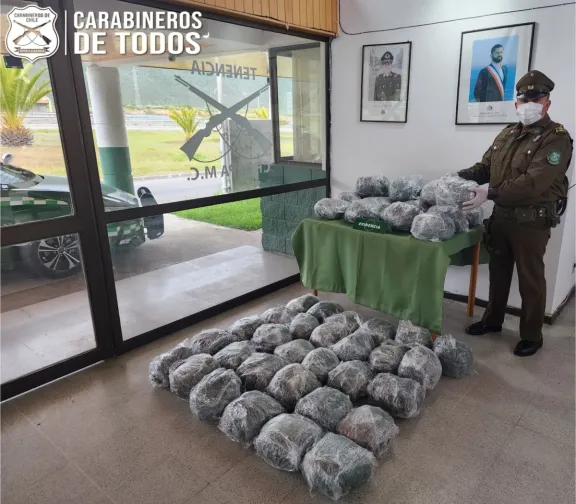 Detienen a sujeto por infracción a la ley de drogas tras evasión de control policial