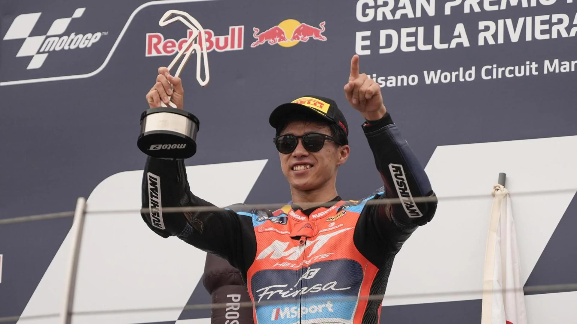 Ogura gana en Moto2 y arrebata el liderato a Sergio García