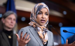 Allanamiento a la vivienda de Ilhan Omar reaviva denuncias por ataques a la comunidad somalí y al movimiento anti-ICE