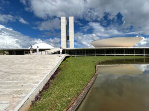 Bregman acusó a Petri de racismo e islamofobia durante una sesión en Diputados