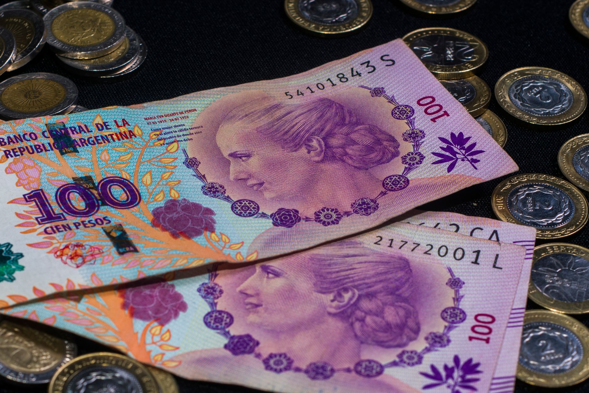 Caputo buscó financiamiento en Bangkok mientras el FMI reduce su proyección de crecimiento