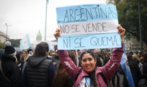 Convocan a movilizar este martes a Tribunales contra el fallo de la Corte y el DNU 70/23