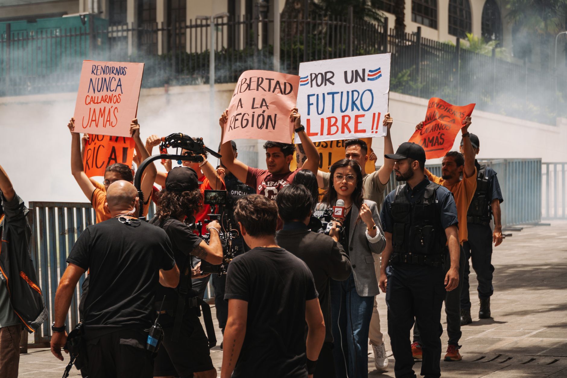 Del Caño llamó a organizar una huelga general para desplazar a Milei