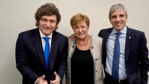 El FMI admite la caída de la actividad y pide a Milei sostener el programa de ajuste