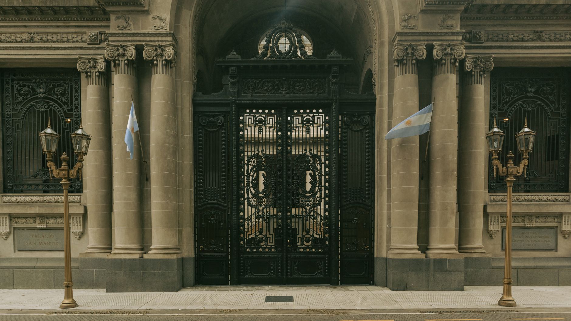 El FMI habilita un desembolso de US$ 900 millones y sostiene las exigencias de ajuste para Argentina